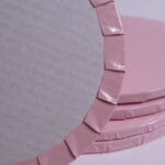 34 cm pastelowy róż podkład pod tort 1,2 cm - obrazek 4