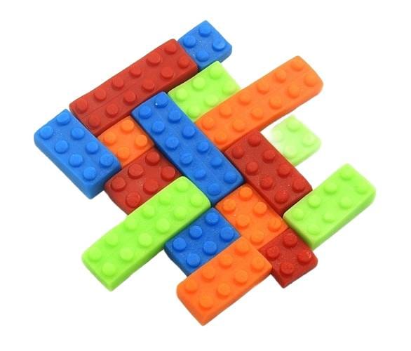 81be6d06f5af405378d1c5c971a12d58.jpg Dekoracja cukrowe klocki ciemne opak. 16 szt. - obrazek 1