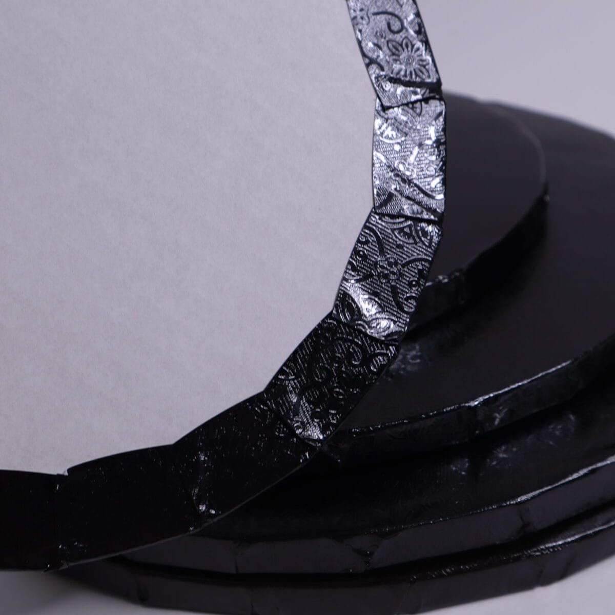 20 cm czarny podkład pod tort 1,2 cm - obrazek 2