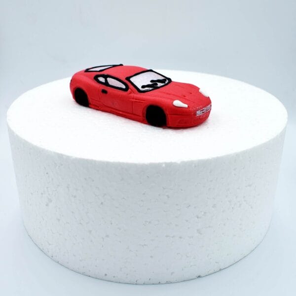 Duży Czerwony Samochód. Figurka z masy cukrowej